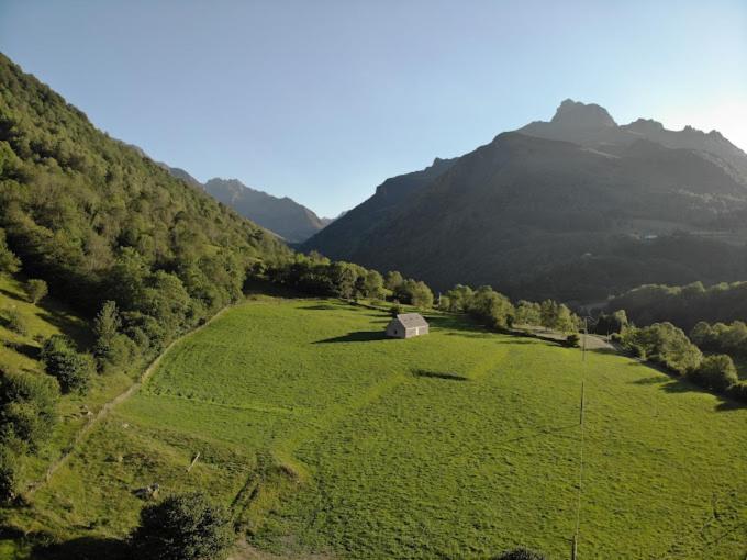 Aux D'Estaing Croises, Gite De Montagne Accessible A Tous 외부 사진